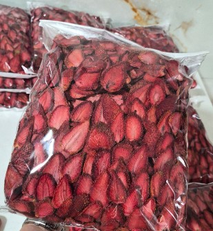 توت‌فرنگی خشک درجه یک و لوکس