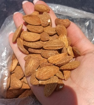 مغز بادام سنگی